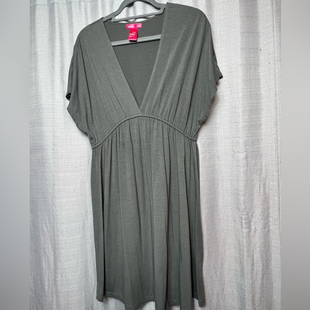 Women’s Summer Dress
1 X
Gently worn